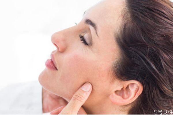 臉上長黑色的毛怎么辦 臉上長黑色的毛原因 臉上長黑色的毛怎么辦 臉上長黑色的毛原因