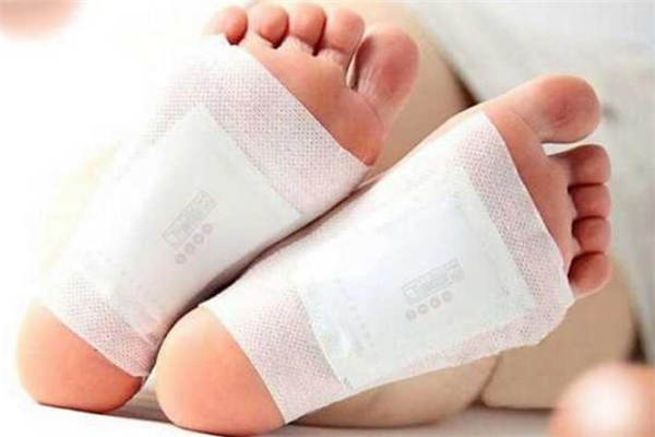 貼足貼有什么好處 貼足貼有什么危害 貼足貼有什么好處 貼足貼有什么危害