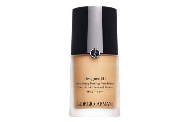 粉底可以直接涂臉上嗎 粉底液是直接涂上去嗎 粉底可以直接涂臉上嗎 粉底液是直接涂上去嗎