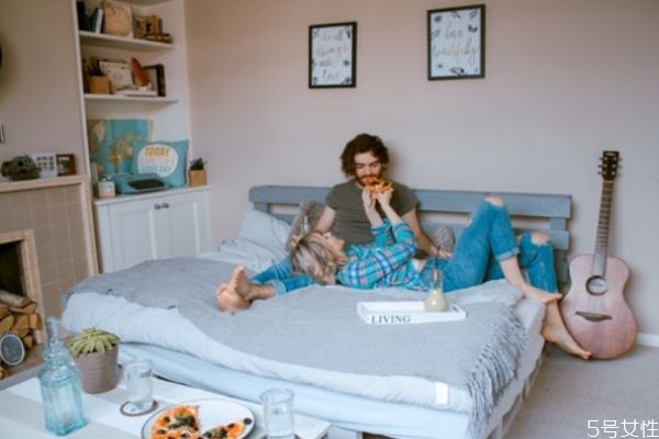 夫妻離婚孩子怎么判 女方提出離婚吃虧在哪 夫妻離婚孩子怎么判 女方提出離婚吃虧在哪