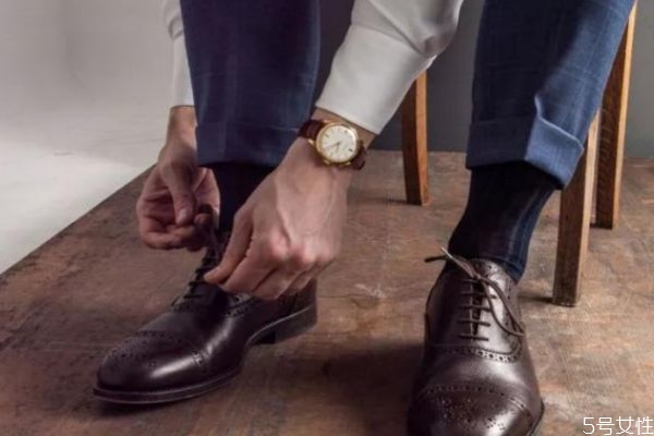 男士可以穿絲襪嗎 絲襪適合男生嗎 男士可以穿絲襪嗎 絲襪適合男生嗎