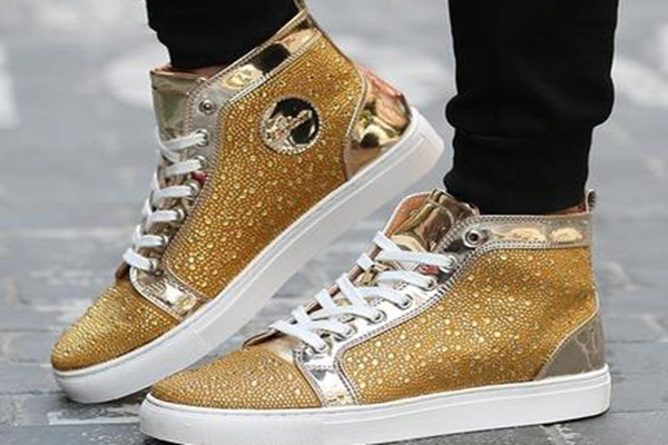 為什么說cl是渣男穿的 穿cl的男生是渣男嗎 為什么說cl是渣男穿的 穿cl的男生是渣男嗎