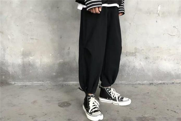 什么顏色的束腳褲百搭 什么顏色的束腳褲百搭