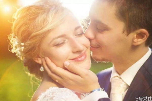 丈夫可以有紅顏知己?jiǎn)?丈夫有紅顏知己說明什么