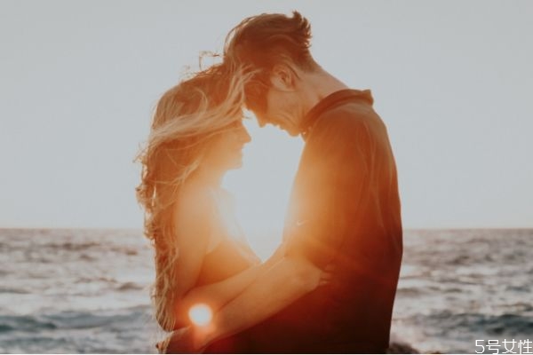 男人對你的依賴是愛嗎 男人依賴一個女人會有這幾個表現(xiàn) 男人對你的依賴是愛嗎 男人依賴一個女人會有這幾個表現(xiàn)