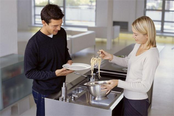 老婆控制欲強怎么相處 老婆控制欲強是愛的表現(xiàn)嗎 老婆控制欲強怎么相處 老婆控制欲強是愛的表現(xiàn)嗎