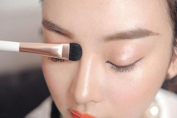 塌鼻梁怎樣畫出高鼻梁 塌鼻梁怎樣畫出高鼻梁