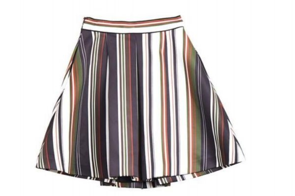 條紋裙子搭配什么上衣 條紋裙子搭配服裝的方法 條紋裙子搭配什么上衣 條紋裙子搭配服裝的方法