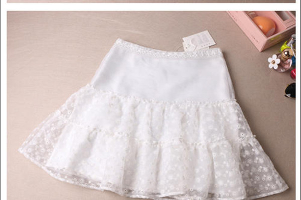 白色真絲長(zhǎng)裙怎么搭配上衣 白色真絲長(zhǎng)裙適合什么上衣 白色真絲長(zhǎng)裙怎么搭配上衣 白色真絲長(zhǎng)裙適合什么上衣