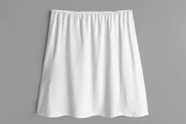 白色真絲長(zhǎng)裙怎么搭配上衣 白色真絲長(zhǎng)裙適合什么上衣 白色真絲長(zhǎng)裙怎么搭配上衣 白色真絲長(zhǎng)裙適合什么上衣