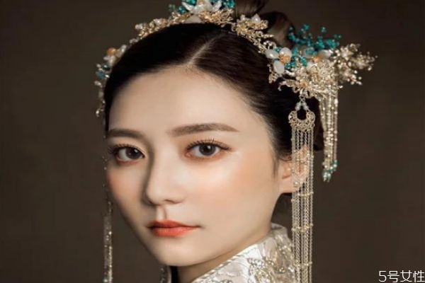 新娘適合什么眼影 適合新娘妝的眼影 新娘適合什么眼影 適合新娘妝的眼影