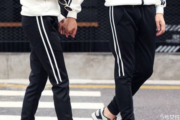 黑褲子洗完發(fā)白怎么變黑 黑褲子發(fā)白如何再變黑 黑褲子洗完發(fā)白怎么變黑 黑褲子發(fā)白如何再變黑