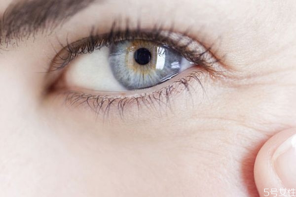 眼角有細(xì)紋怎么改善 淡化眼角細(xì)紋小妙招 眼角有細(xì)紋怎么改善 淡化眼角細(xì)紋小妙招