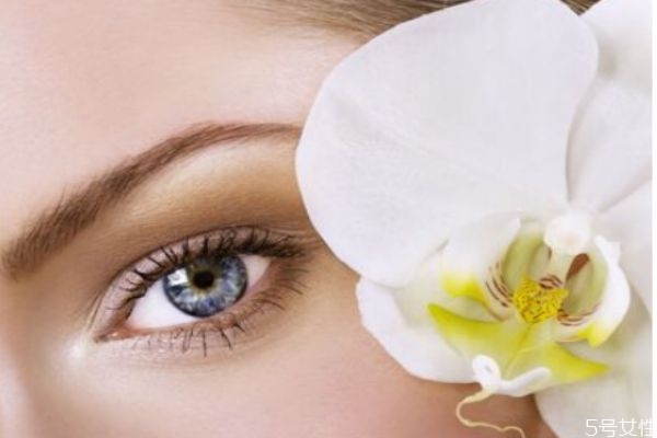 眼角細(xì)紋嚴(yán)重怎么辦 眼角的細(xì)紋怎么引起的 眼角細(xì)紋嚴(yán)重怎么辦 眼角的細(xì)紋怎么引起的