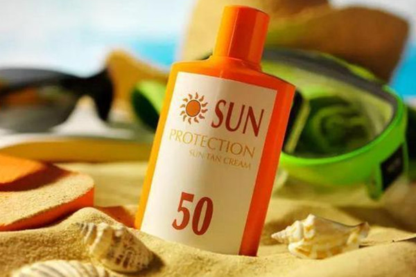 涂防曬的誤區(qū)有哪些 涂防曬的錯(cuò)誤方法有哪些 涂防曬的誤區(qū)有哪些 涂防曬的錯(cuò)誤方法有哪些