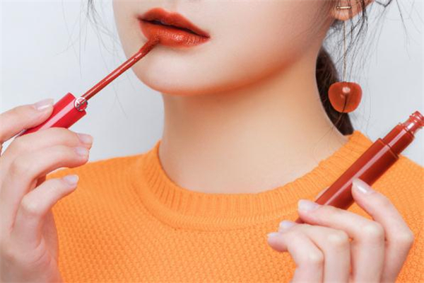 阿瑪尼205和405哪個好 阿瑪尼紅管205替代色 阿瑪尼205和405哪個好 阿瑪尼紅管205替代色