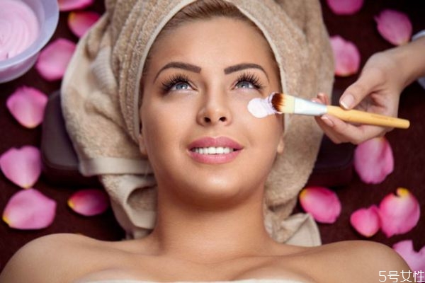 起皮還出油是什么皮膚 又油又要起皮屬于什么皮膚 起皮還出油是什么皮膚 又油又要起皮屬于什么皮膚