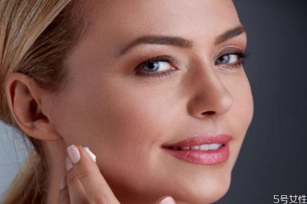 起皮還出油是什么皮膚 又油又要起皮屬于什么皮膚 起皮還出油是什么皮膚 又油又要起皮屬于什么皮膚