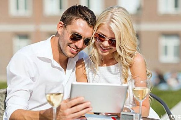 戀愛(ài)的時(shí)候應(yīng)該不應(yīng)該aa制 戀愛(ài)的時(shí)候aa制說(shuō)明了什么 戀愛(ài)的時(shí)候應(yīng)該不應(yīng)該aa制 戀愛(ài)的時(shí)候aa制說(shuō)明了什么