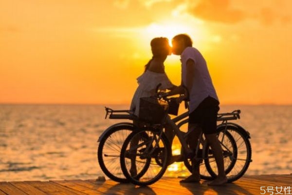 男孩暗戀你最準的表現(xiàn) 小細節(jié)看出男人暗戀你 男孩暗戀你最準的表現(xiàn) 小細節(jié)看出男人暗戀你