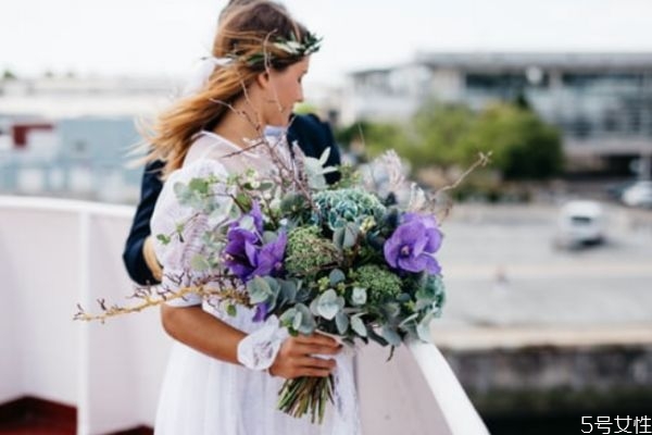 容易招男生喜歡的女孩是怎樣的 對付男人要以靜制動 容易招男生喜歡的女孩是怎樣的 對付男人要以靜制動