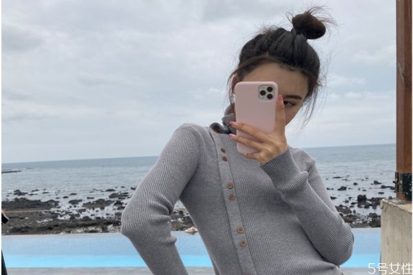 和男生聊什么話(huà)題好 主動(dòng)和男朋友聊天說(shuō)啥 和男生聊什么話(huà)題好 主動(dòng)和男朋友聊天說(shuō)啥