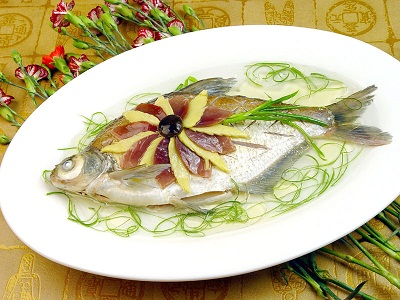 清蒸武昌魚怎么做 清蒸武昌魚正確的做法 清蒸武昌魚怎么做 清蒸武昌魚正確的做法