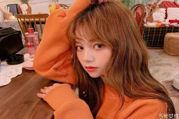 染發(fā)和護(hù)理可以同時做嗎 染發(fā)后馬上做護(hù)理好嗎 染發(fā)和護(hù)理可以同時做嗎 染發(fā)后馬上做護(hù)理好嗎