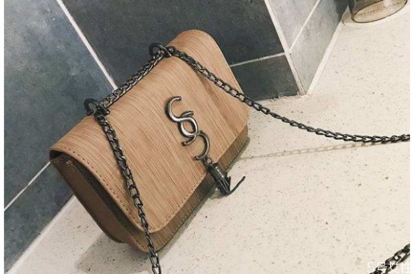 為什么女孩子都喜歡包包 女孩子喜歡男生給包包原因 為什么女孩子都喜歡包包 女孩子喜歡男生給包包原因