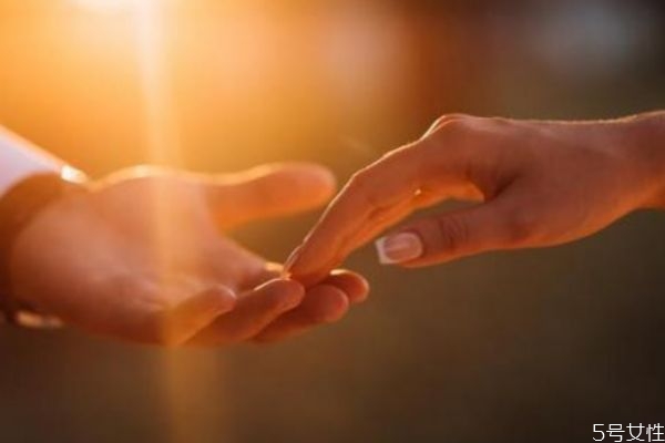 男朋友不愿意公開戀情的原因 為什么男朋友不公開戀情 男朋友不愿意公開戀情的原因 為什么男朋友不公開戀情