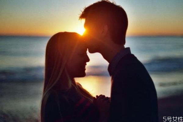 怎么哄男朋友不生氣的話 男朋友生氣哄他的語(yǔ)句 怎么哄男朋友不生氣的話 男朋友生氣哄他的語(yǔ)句