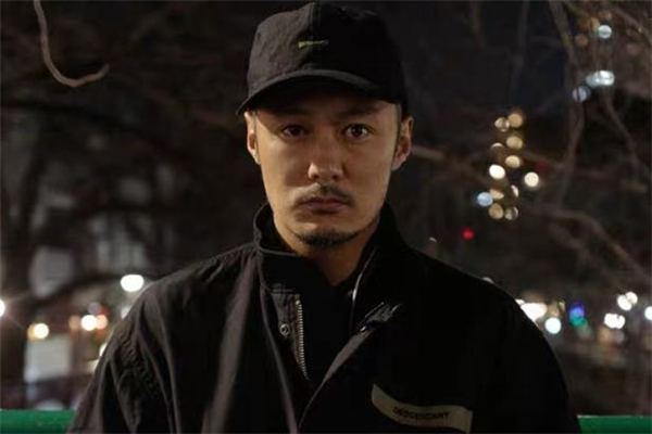 黑色棒球帽配什么衣服 黑色棒球帽搭配圖片 黑色棒球帽配什么衣服 黑色棒球帽搭配圖片