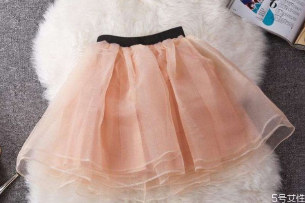 蓬蓬裙怎么搭配上衣 蓬蓬裙搭配服裝的技巧 蓬蓬裙怎么搭配上衣 蓬蓬裙搭配服裝的技巧