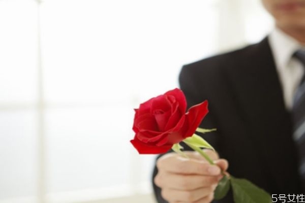 如何維護(hù)戀愛關(guān)系 戀愛關(guān)系長期維護(hù)秘籍 如何維護(hù)戀愛關(guān)系 戀愛關(guān)系長期維護(hù)秘籍