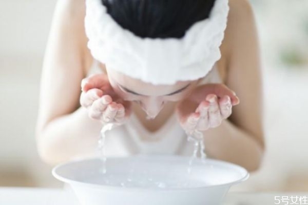 無皂基洗面奶適合什么年齡 無皂基洗面奶使用注意事項 無皂基洗面奶適合什么年齡 無皂基洗面奶使用注意事項