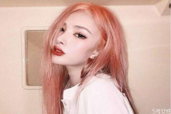 染發(fā)和護(hù)理可以同時做嗎 染發(fā)后馬上做護(hù)理好嗎 染發(fā)和護(hù)理可以同時做嗎 染發(fā)后馬上做護(hù)理好嗎