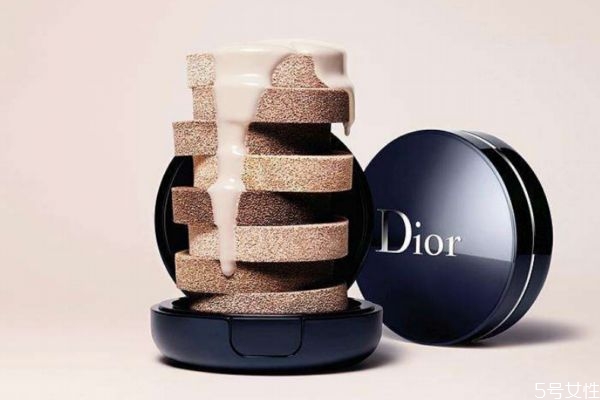 粉底為什么容易堵塞毛孔 粉底堵塞毛孔的原因 粉底為什么容易堵塞毛孔 粉底堵塞毛孔的原因