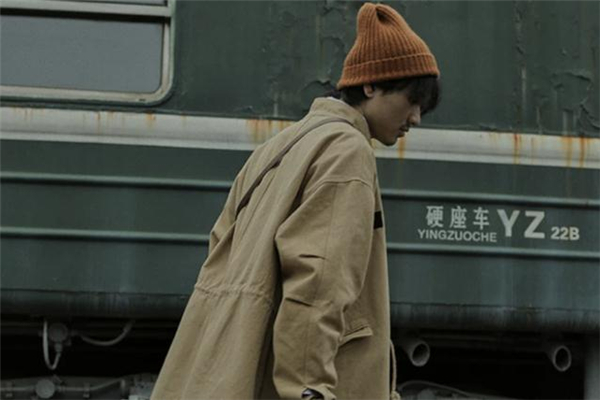 風衣配什么帽子好看 男士風衣搭配什么帽子 風衣配什么帽子好看 男士風衣搭配什么帽子