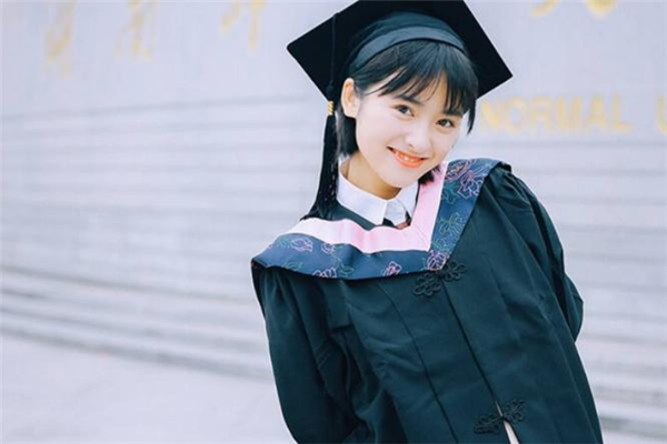 拍畢業(yè)照什么發(fā)型好看 畢業(yè)照什么發(fā)型顯臉小 拍畢業(yè)照什么發(fā)型好看 畢業(yè)照什么發(fā)型顯臉小