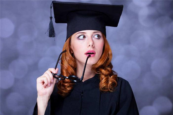 拍畢業(yè)照什么發(fā)型好看 畢業(yè)照什么發(fā)型顯臉小 拍畢業(yè)照什么發(fā)型好看 畢業(yè)照什么發(fā)型顯臉小