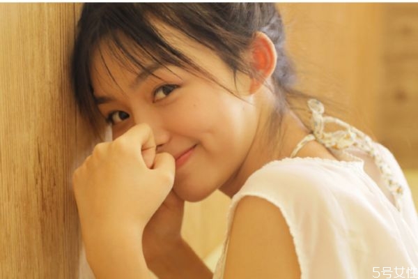 戀愛的時(shí)候怎么學(xué)會(huì)撒嬌 正確打開向男友撒嬌的方式 戀愛的時(shí)候怎么學(xué)會(huì)撒嬌 正確打開向男友撒嬌的方式