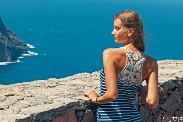 戀愛中花心男生的表現 戀愛中怎么分辨男生是不是花心