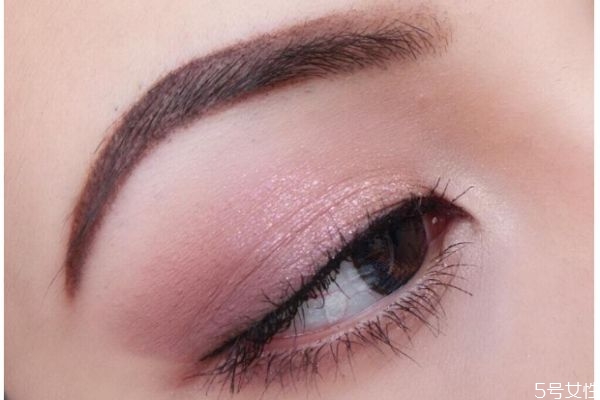 藕粉色眼妝怎么畫 怎么畫藕粉色眼妝好看 藕粉色眼妝怎么畫 怎么畫藕粉色眼妝好看