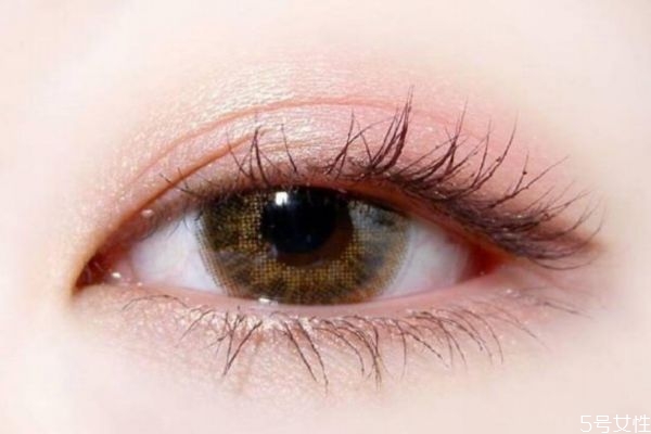 裸妝眼影怎么畫好看 裸妝眼影的簡(jiǎn)單畫法 裸妝眼影怎么畫好看 裸妝眼影的簡(jiǎn)單畫法