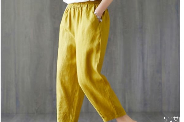 蘿卜褲和煙管褲的區(qū)別 蘿卜褲和煙管褲的不同 蘿卜褲和煙管褲的區(qū)別 蘿卜褲和煙管褲的不同