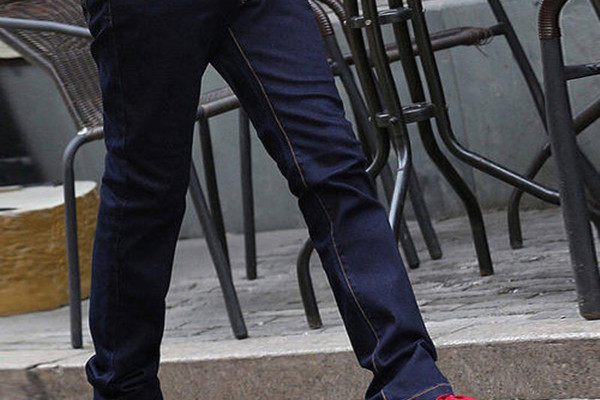 男生直筒褲配什么上衣 男生直筒褲怎么搭配上衣 男生直筒褲配什么上衣 男生直筒褲怎么搭配上衣