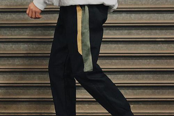 男生哈倫褲怎么搭配上衣 男生哈倫褲搭配什么上衣好看 男生哈倫褲怎么搭配上衣 男生哈倫褲搭配什么上衣好看