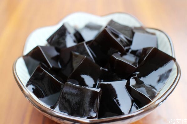 龜苓膏可以祛痘嗎 龜苓膏有祛痘的功效嗎 龜苓膏可以祛痘嗎 龜苓膏有祛痘的功效嗎