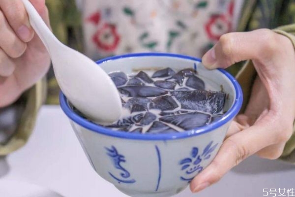 如何自制龜苓膏 龜苓膏的簡單做法 如何自制龜苓膏 龜苓膏的簡單做法