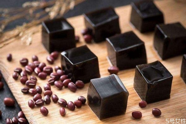 如何自制龜苓膏 龜苓膏的簡單做法 如何自制龜苓膏 龜苓膏的簡單做法